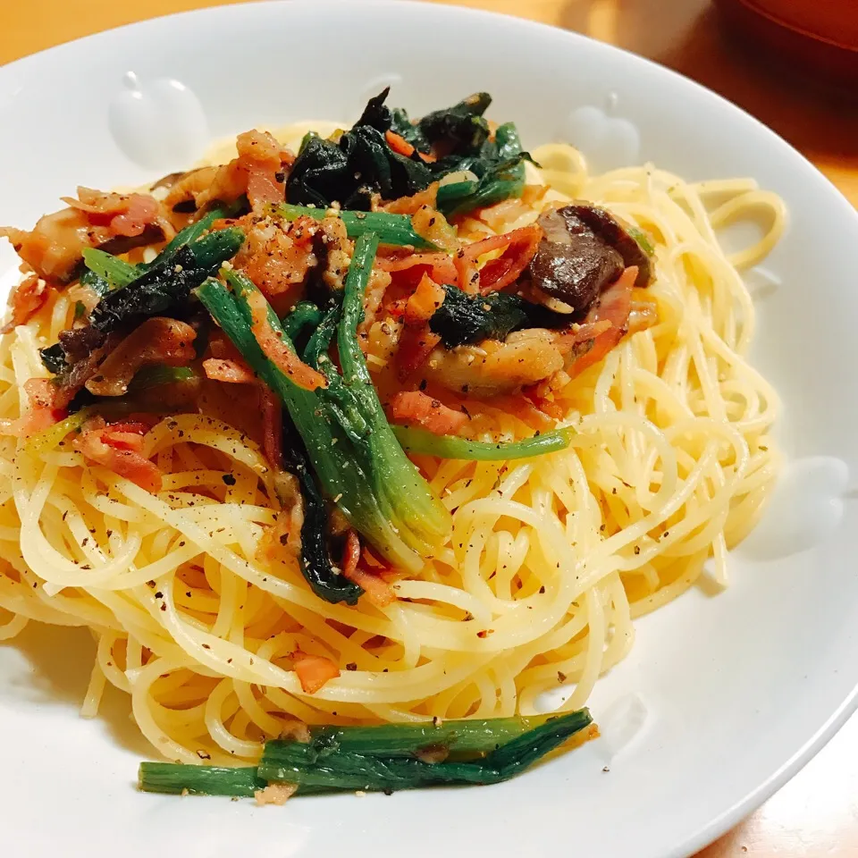 Snapdishの料理写真:ほうれん草とベーコンと椎茸のパスタ|sayusayuさん