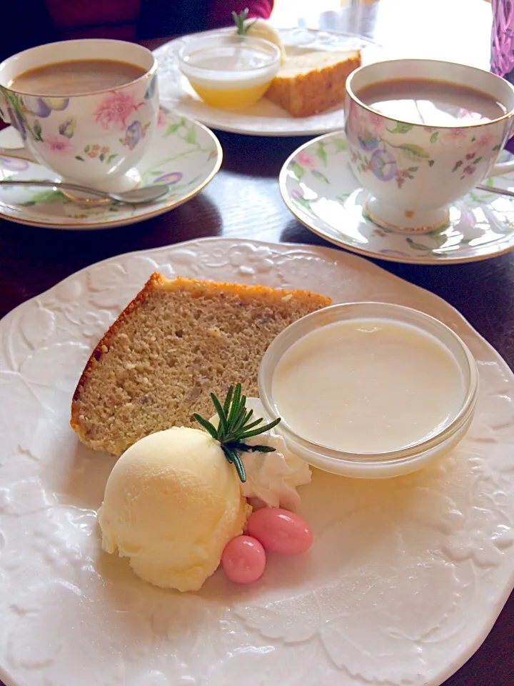 シフォンケーキ プリンの盛り合わせ🍮|祥子さん