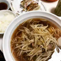 Snapdishの料理写真:モヤシラーメンと半ライスセット|すえたけさん