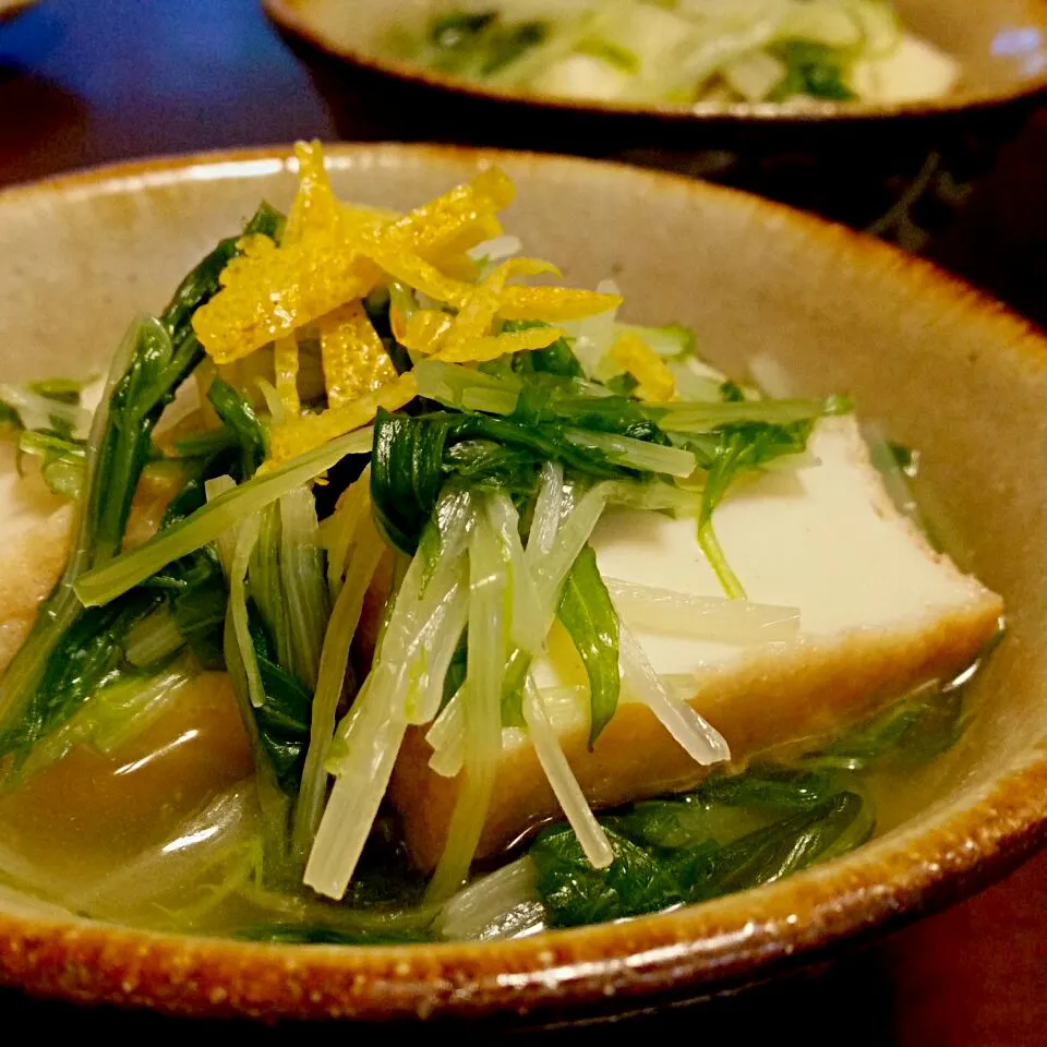 Snapdishの料理写真:水菜と厚揚げの出汁炊き　柚子風味|ふりるさん