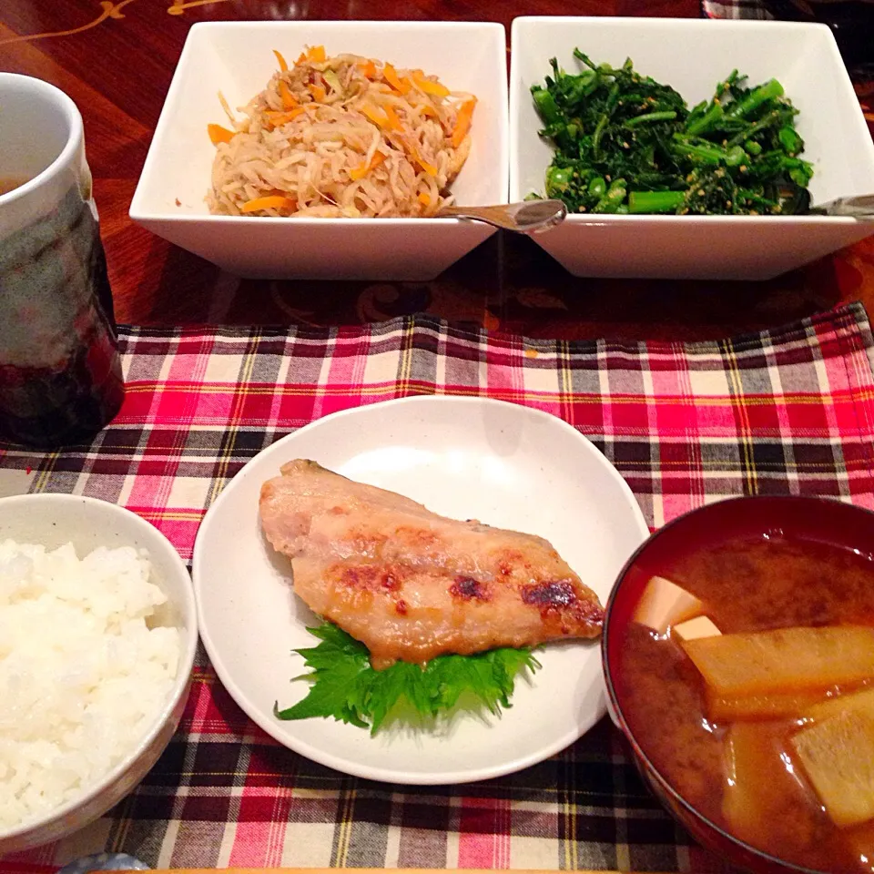 今日の晩御飯(๑´ڡ`๑)
サゴシの西京焼き
春菊のポン酢胡麻和え
大根の切り干し煮
カブと豆腐の味噌汁|ちゃたままさん