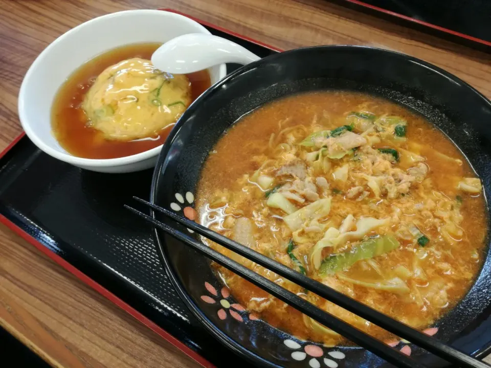 王将　今日のランチセット
辛玉ラーメン🍜　天津飯🐣|korinoさん