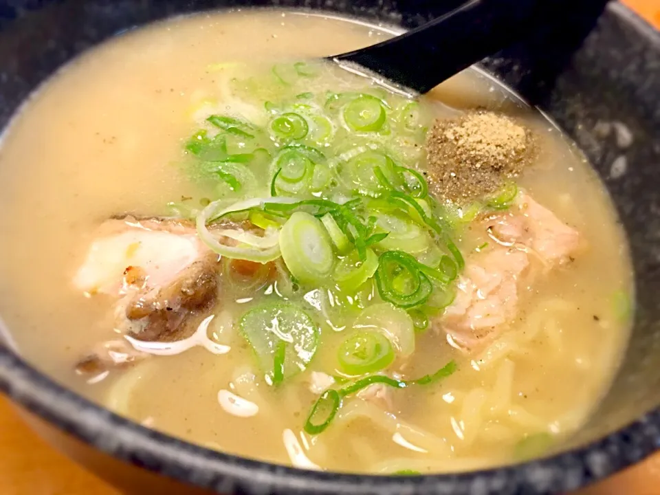 Snapdishの料理写真:濃厚魚介豚骨ラーメン🍜|ゆうじ.さん