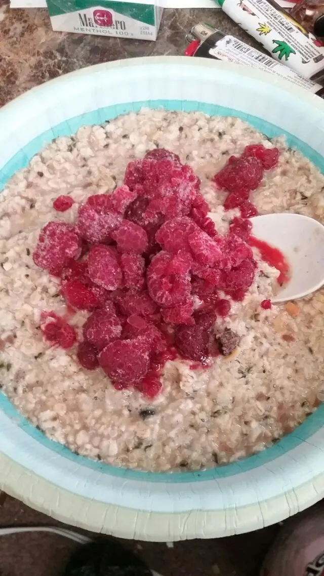 bb ancient grains oatmeal with raspberries.|Polly Gelfusoさん