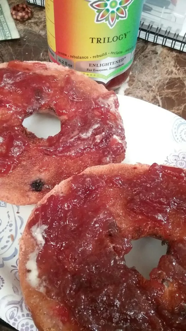 Snapdishの料理写真:Berry berry bagel with butter and strawberry preserves.|Polly Gelfusoさん