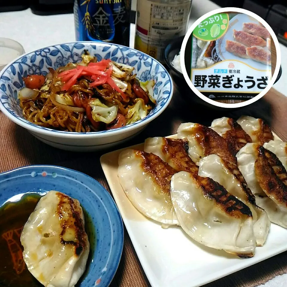 Snapdishの料理写真:#17021003 珉珉 野菜餃子/日清 3食入り焼そば/ご飯 ¥250|dune725さん