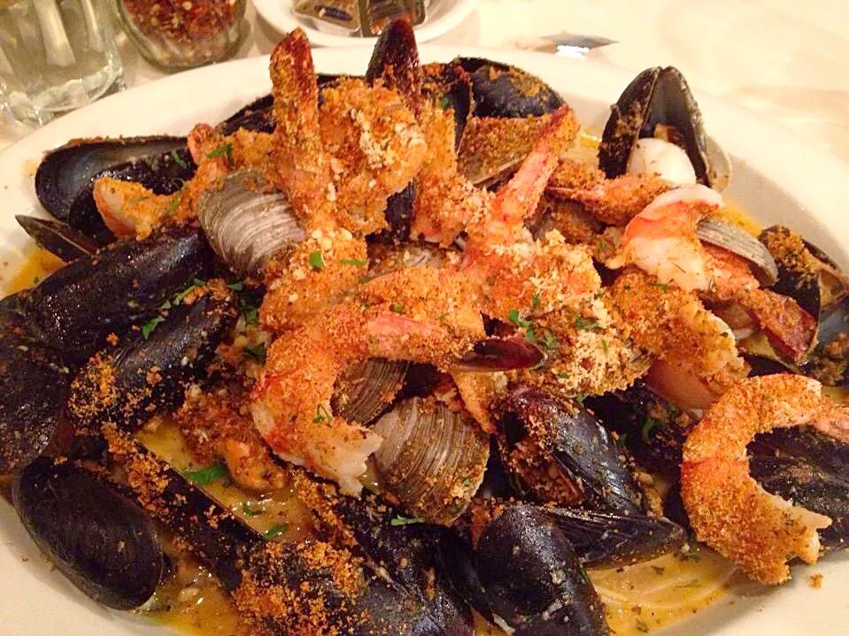 Snapdishの料理写真:Seafood linguine with parmesan crusted bread crumbs|🌺IAnneさん