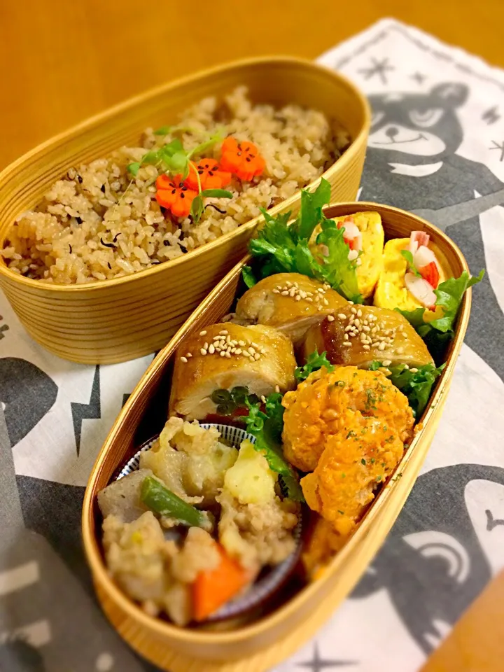 息子君弁当🎶
鶏ハム照り焼き
海老マヨ
玉子焼きポケット(カニカマ)
肉じゃが
ひじきごはん|BooBooさん