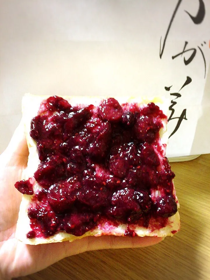 Snapdishの料理写真:手作りベリーのジャムてんこ盛り🍓|mikaさん