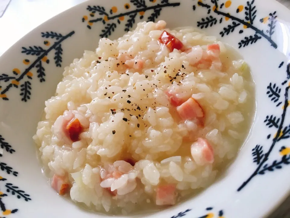 炊飯器で簡単！
ベーコンと玉ねぎのシンプルリゾット|なななさん