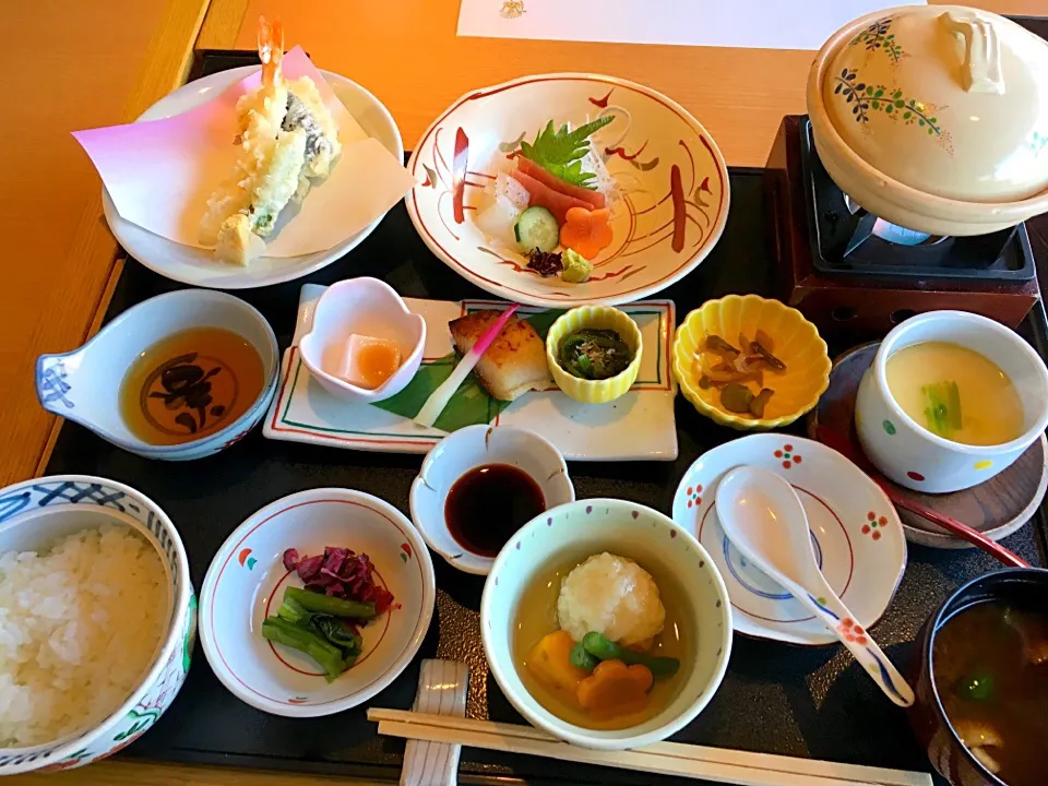 今日の昼飯は幕張で和食|フージさん