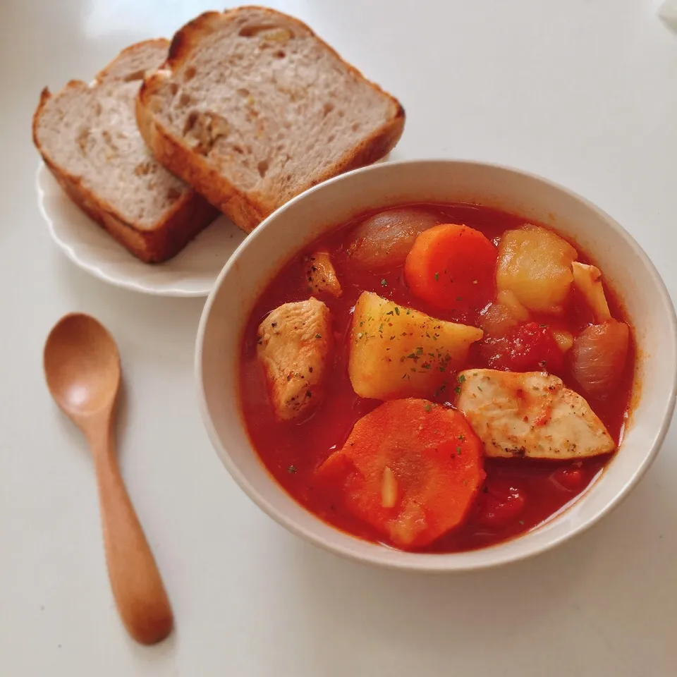 Snapdishの料理写真:チキンのトマト煮込み🍅|かりちゃんさん