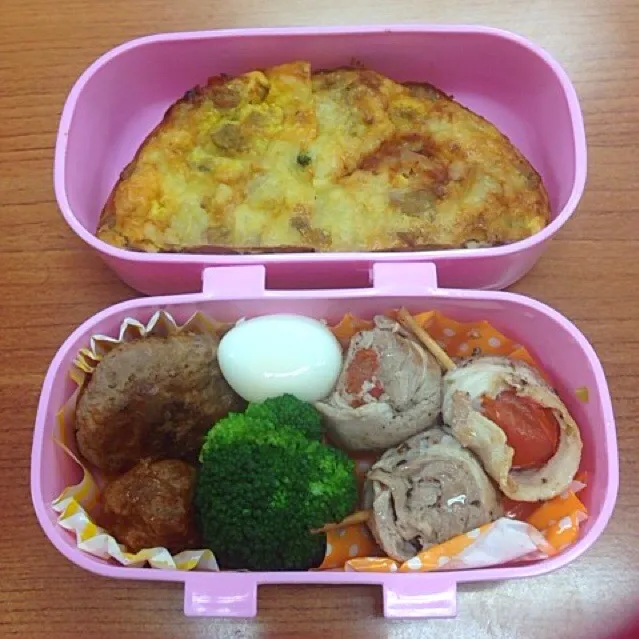 お弁当
生地無しカレーキッシュ、ミニトマトの豚バラ巻き、ハンバーグ、ミートボール、ブロッコリー、うずらの卵|Bet2yさん