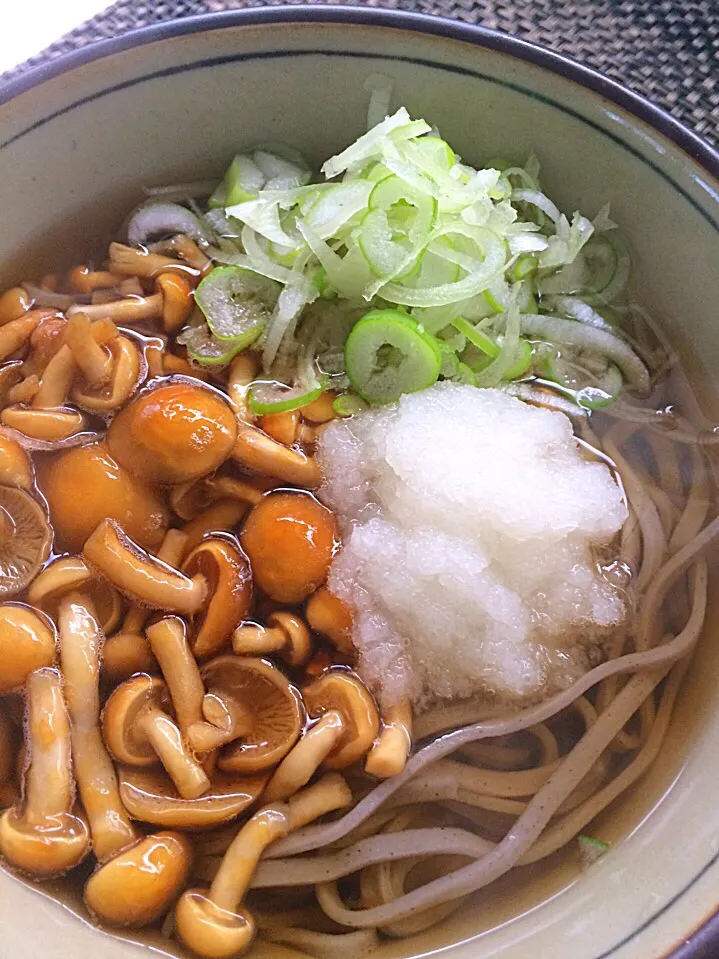 越前そばをなめこおろしで♪ 最近はうどんより蕎麦派だな♡|あまねこ🌿さん