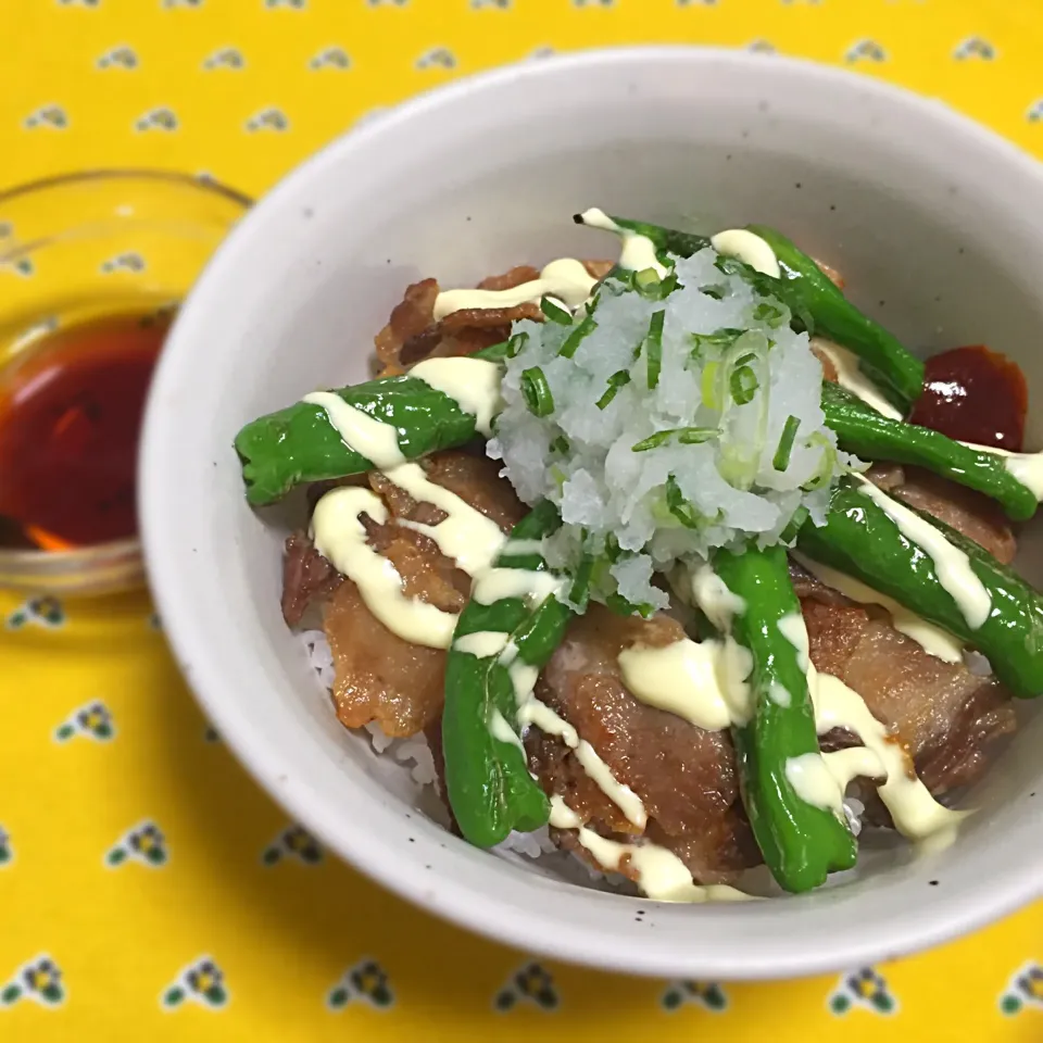 カリカリ豚としし唐のおろしマヨ丼|Rieさん