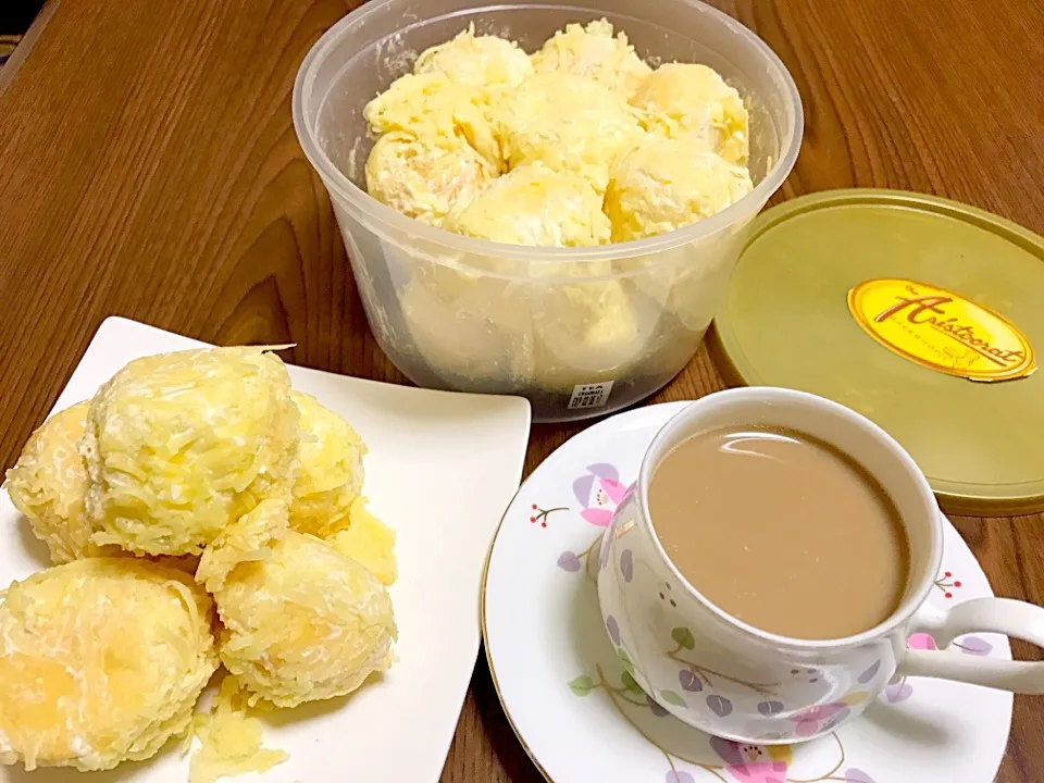 Coffee and ensaymada|Mizz Palomaさん