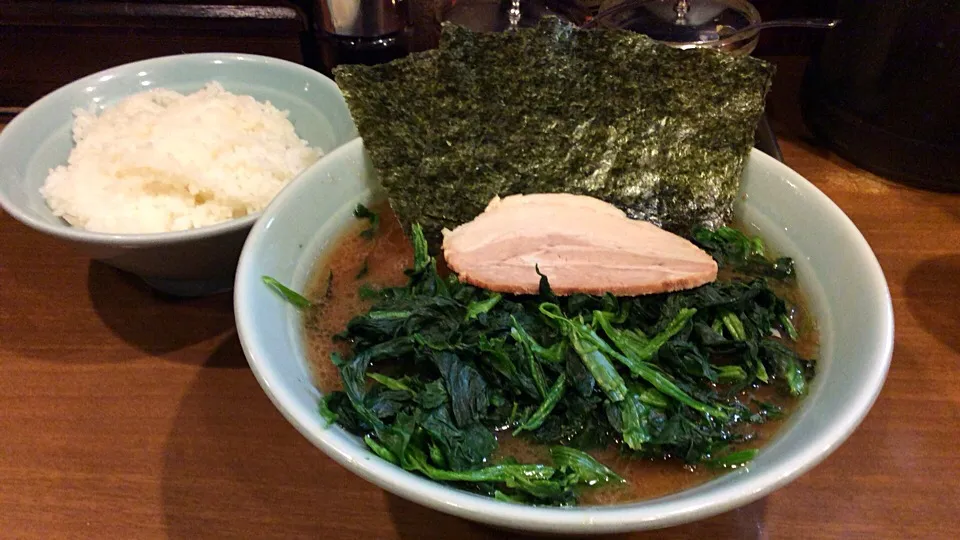 ゴルフ後のラーメン🍜🍚「ほうれん草ラーメン」
2軒目😂アホや|アライさんさん