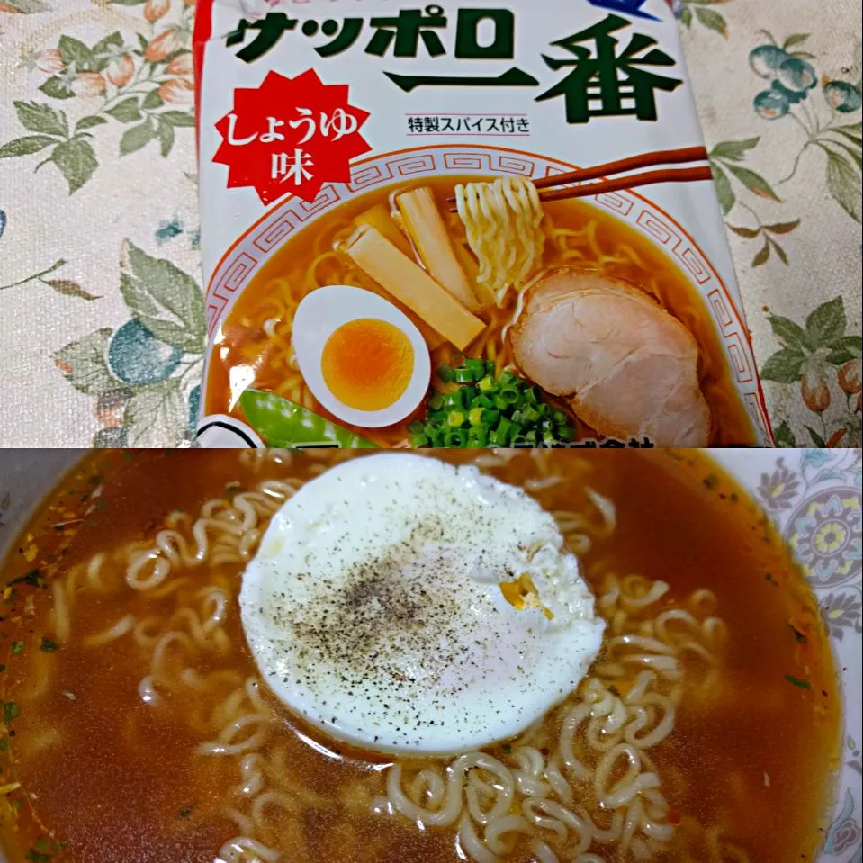 Snapdishの料理写真:玉子追加だけ、サッポロ一番しょうゆ味
 #サッポロ一番 #ラーメン #即席 #袋麺|sakumaさん