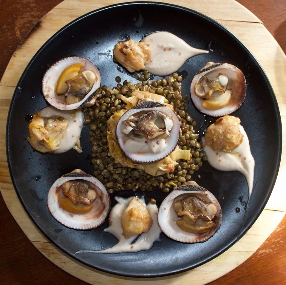 Amandes de Mer (Dog Cokle) et Joues de Lotte (Monkfish Cheeks) à la Fondue de Poireaux (Leeks) aux Fromage Frais Ails et Fines Herbes (Garlics and Chives Soft C|PHILIPPEさん