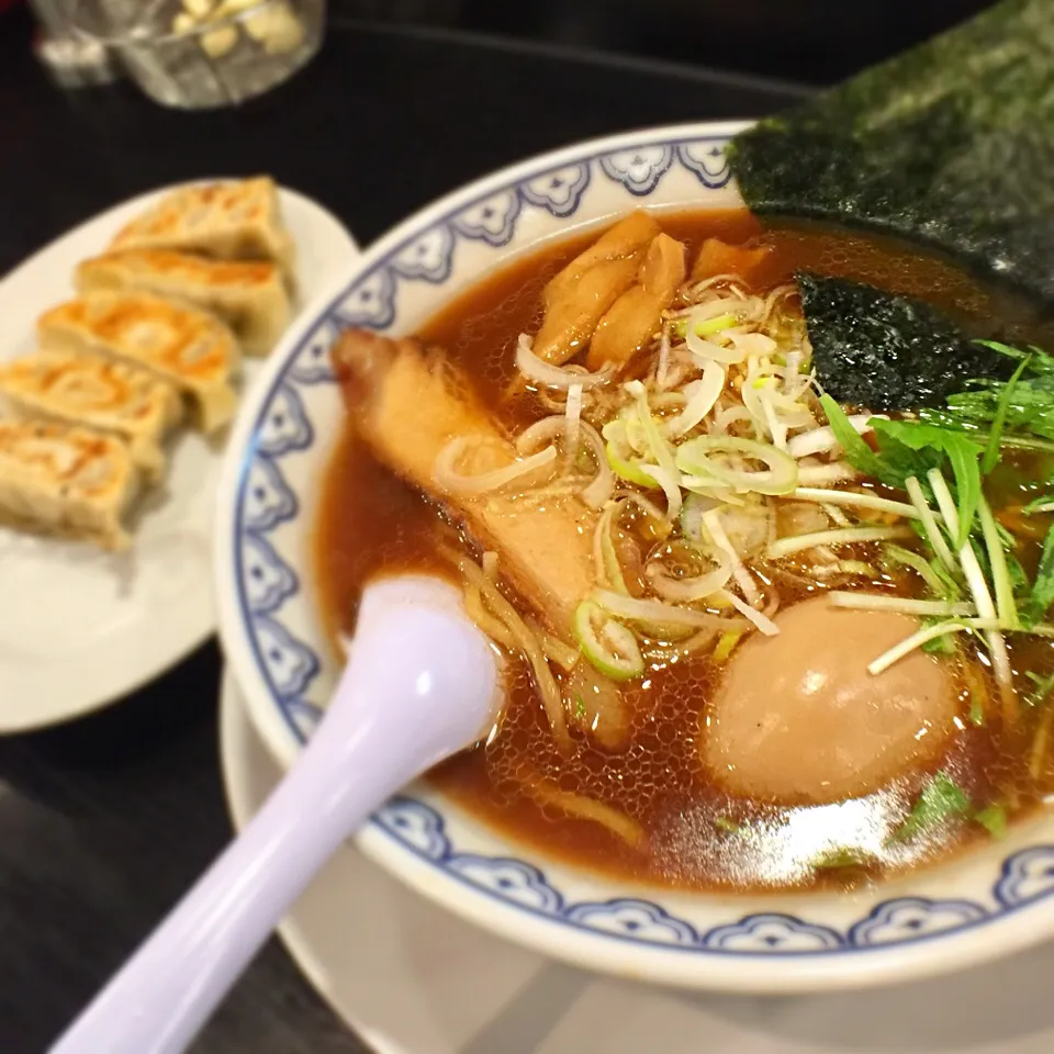 東京豚骨ばんから
味玉中華・餃子|Osamu_Hatakeさん