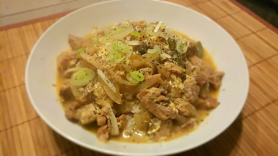 ｵｲｽﾀｰｿｰｽ&ﾀﾊﾞｽｺで、
雑～な親子丼～🍚
の晩ごはん✨|kaz(*･ω･)さん