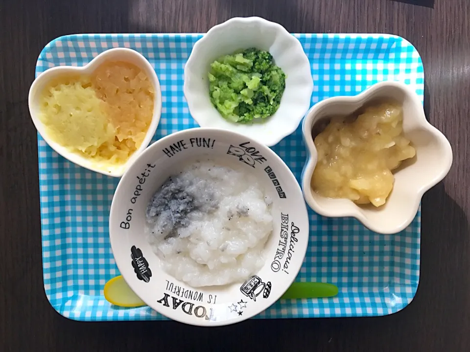 Snapdishの料理写真:2/12❁息子離乳食
しらす粥 小さじ7
ブロッコリー 小さじ2
さつまいもりんご 小さじ4
バナナ 小さじ8|つんさん