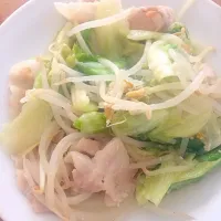 Snapdishの料理写真:基本味が濃い野菜炒め|しらすさん