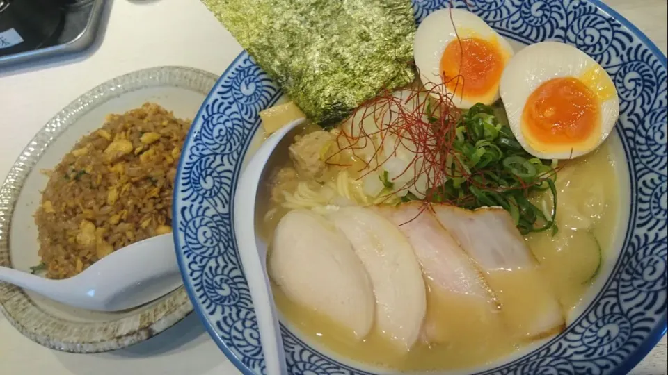 特製全部のせ濃厚鶏白湯ラーメン＆ミニ黒チャーハン|ボンゴさん