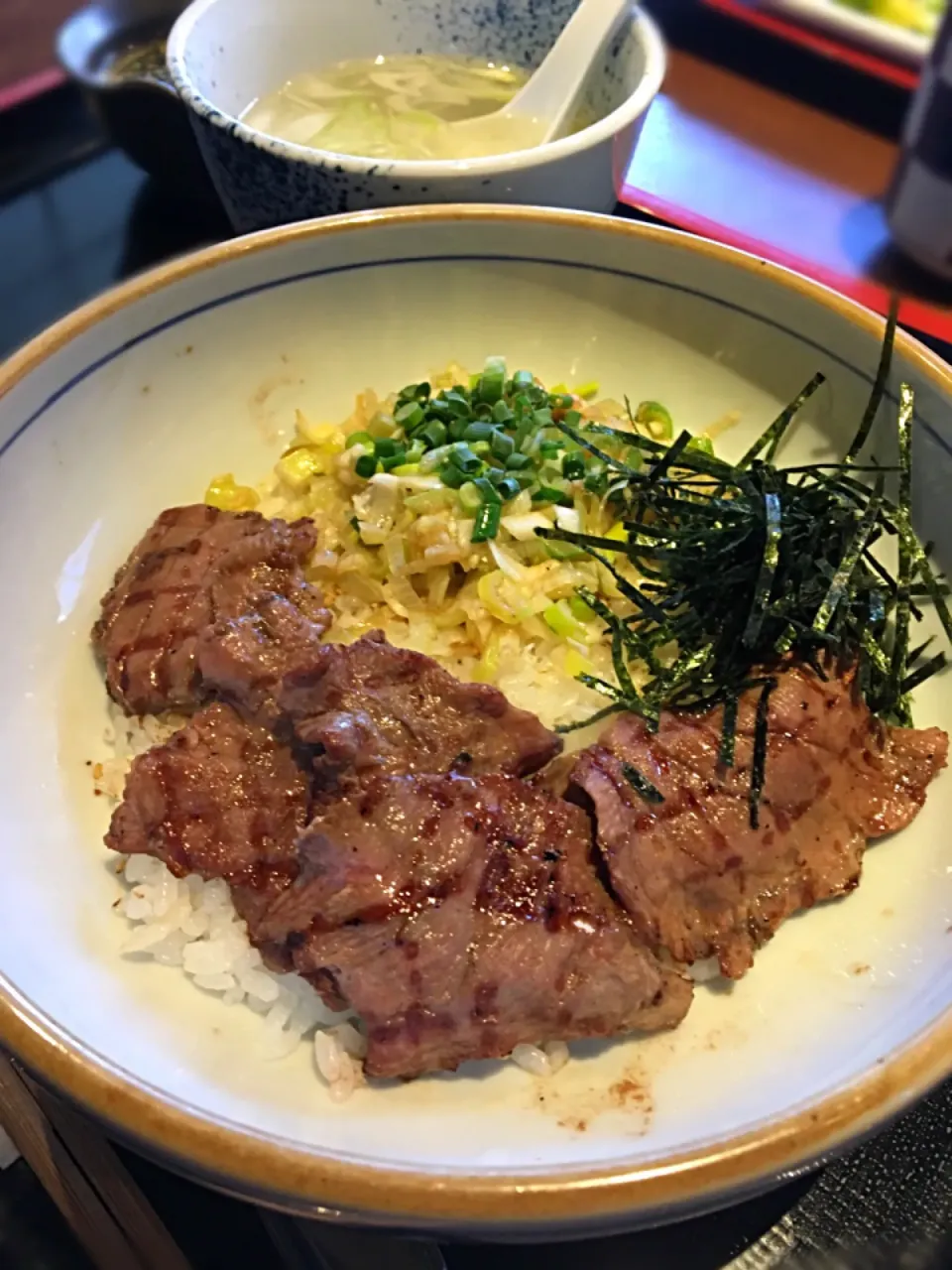 牛タン丼|にゃおさん