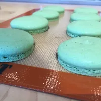 Snapdishの料理写真:Sur La Table macaron class -green tea (with chocolate ganache)|Karenさん