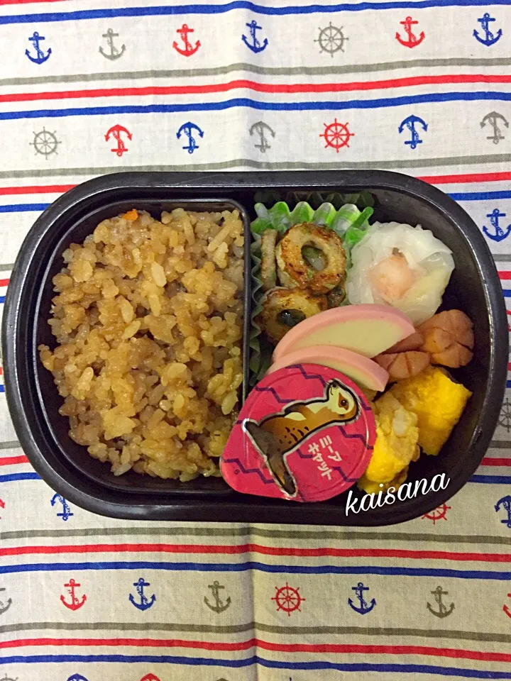 Snapdishの料理写真:炊き込みご飯弁当♡  2016.11.22

#幼稚園 #年少 #炊き込みご飯|カイサナママさん