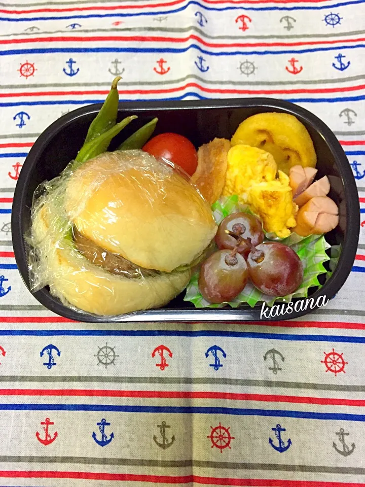 Snapdishの料理写真:ハンバーガー弁当♡  2016.11.28

#幼稚園 #年少 #ハンバーガー #ディナーロール #コストコ|カイサナママさん