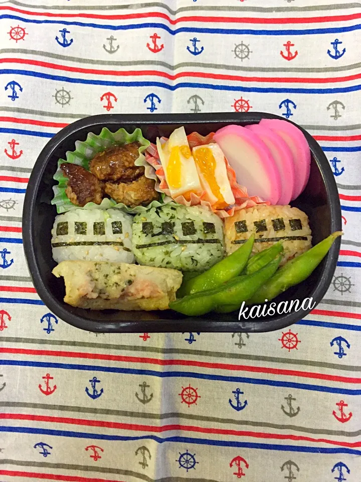 Snapdishの料理写真:電車おにぎり弁当♡  2017.1.16

#幼稚園 #年少 #おにぎり #電車|カイサナママさん