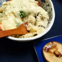 Snapdishの料理写真:豆乳グラタン 焼きシイタケ|honda sanaeさん