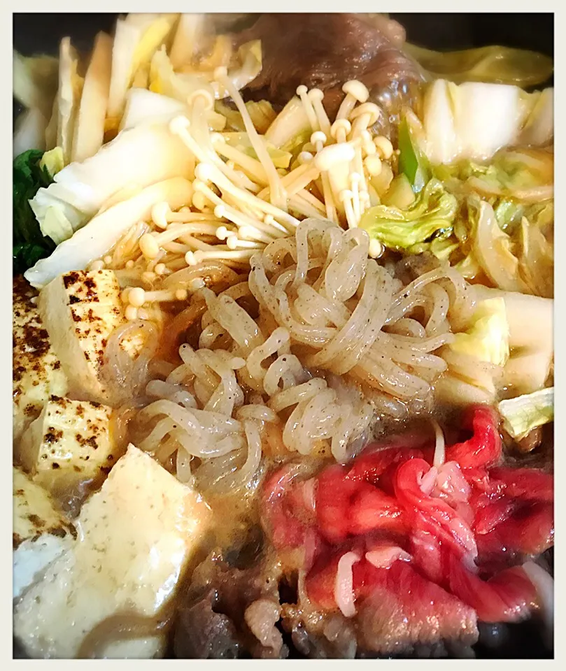 久し振り〜Sukiyaki; thinly sliced beef, tofu, vegetables stewed in sweetened soy

#すき焼き#sukiyaki #beef|toyamadaさん