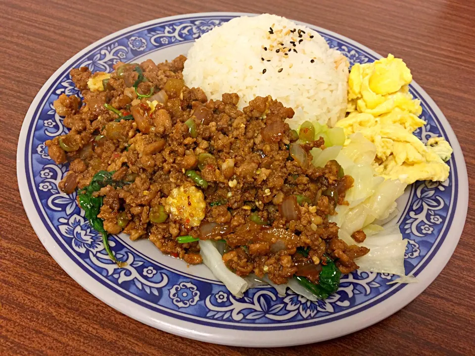 泰式打拋豬肉飯|手牽手一起過好日子。さん