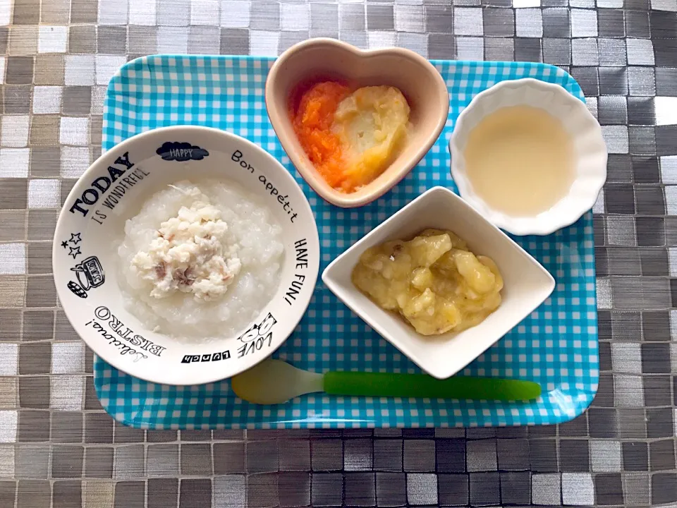 Snapdishの料理写真:2/13❁息子離乳食①
7倍粥の鯛のっけ 小さじ8
にんじん🥕ポテト 小さじ5
バナナ🍌小さじ5
麦茶|つんさん