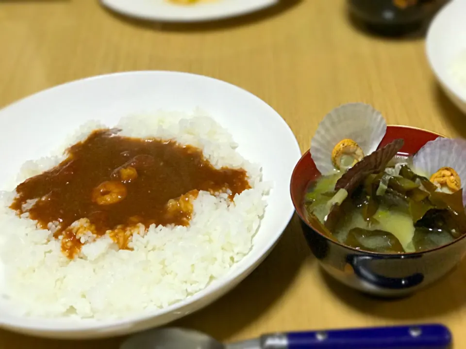 トマトカレー&小ホタテとワカメのお味噌汁|ゆみかさん