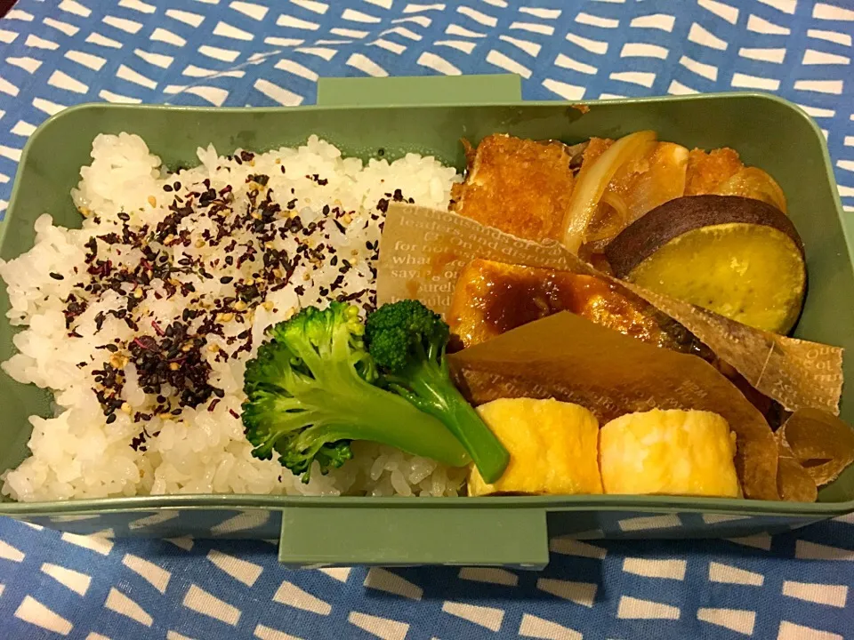 サバの味噌煮のお弁当。|Chiharuさん