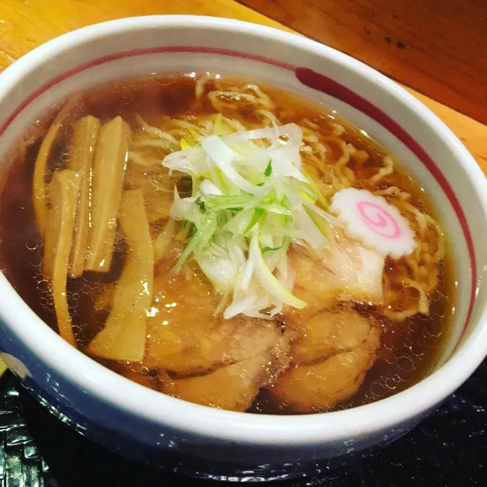 目黒 麺屋しみる！さっぱり系の煮干しスープに縮れ麺が合って美味しい😋|moririyyyさん