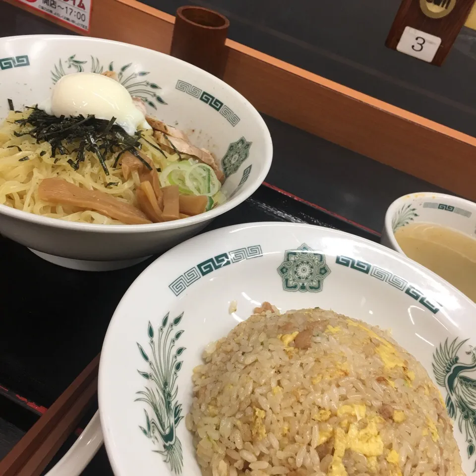 Snapdishの料理写真:汁なしラーメン大盛りとチャーハン|Hajime Sakaiさん