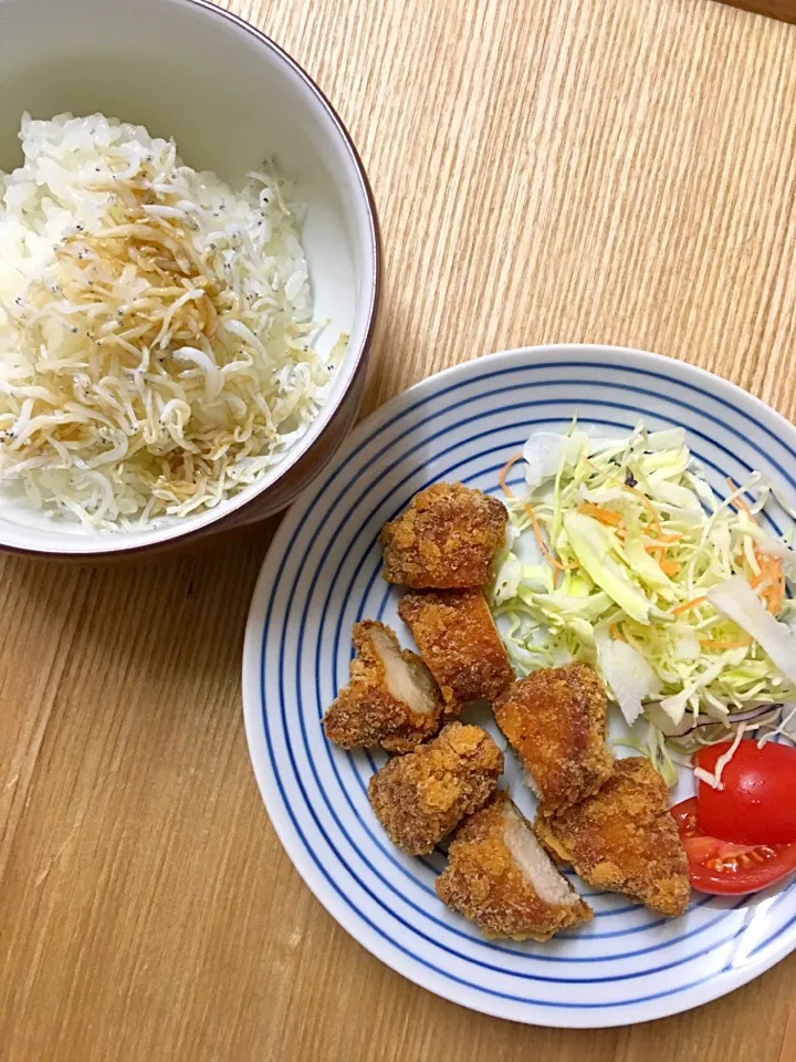 唐揚げ、サラダ、しらす丼

#ムスメご飯|mossan＠OSAKAさん