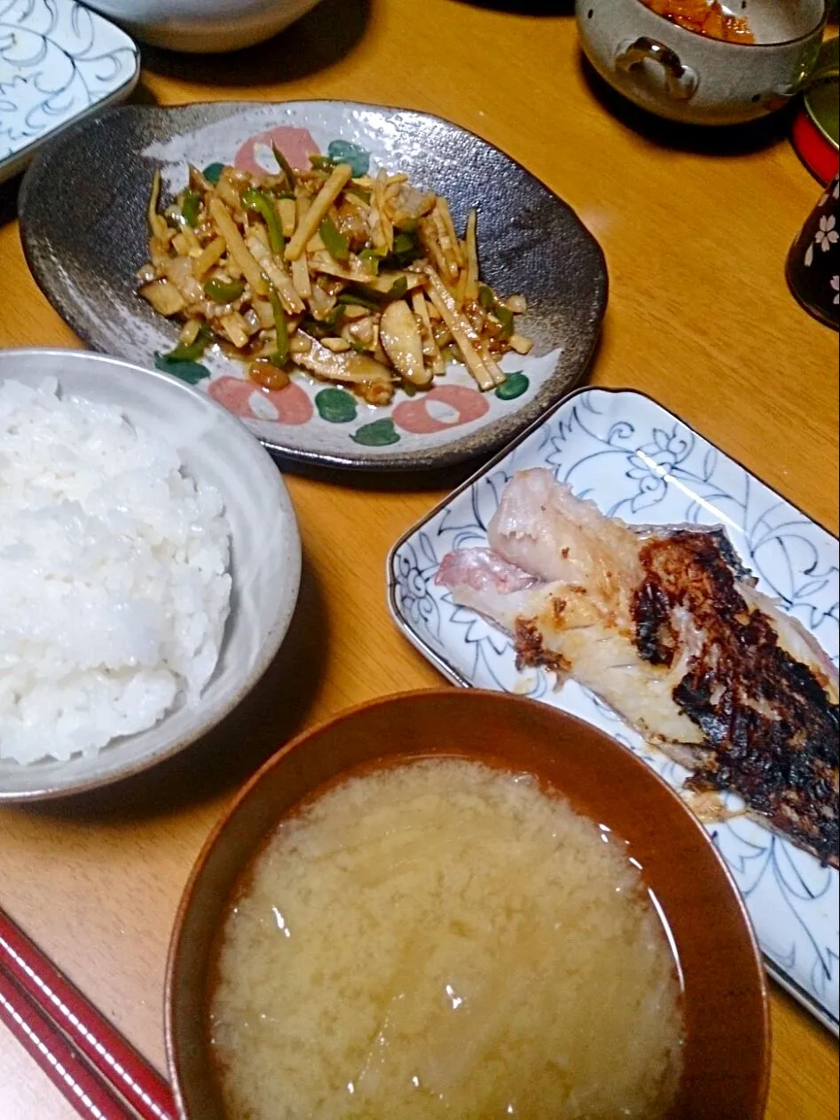 いつものチンジャオロース♪&赤魚の粕漬け焼きました！|しまだ ちえこさん