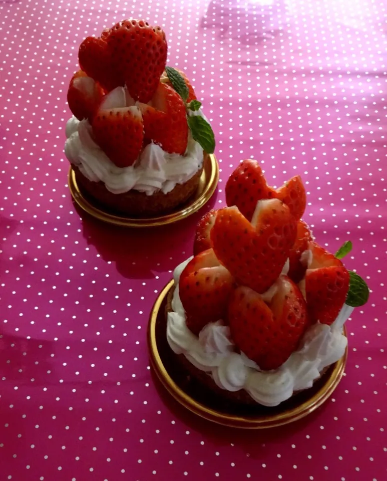 バレンタインにぴったり💖
ハートのいちご🍓を積み上げた山積みいちご🍓のタルトを作りました😋|Ｌilicaさん