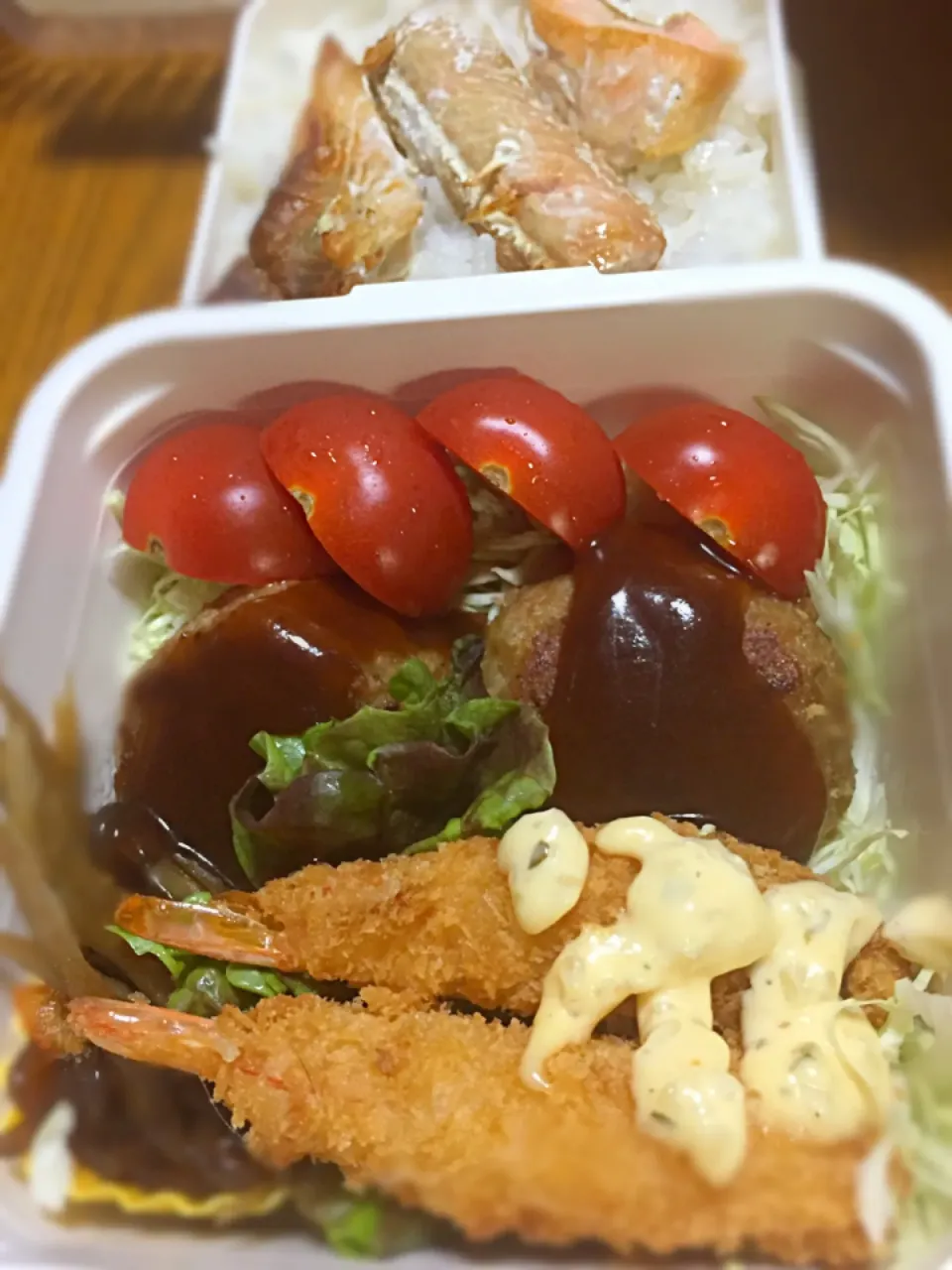 2月14日 ハンバーグ･エビフライ弁当🍱🍤🍤(° ꈊ °)✧˖°ｵﾎｯ!|かよっぺさん