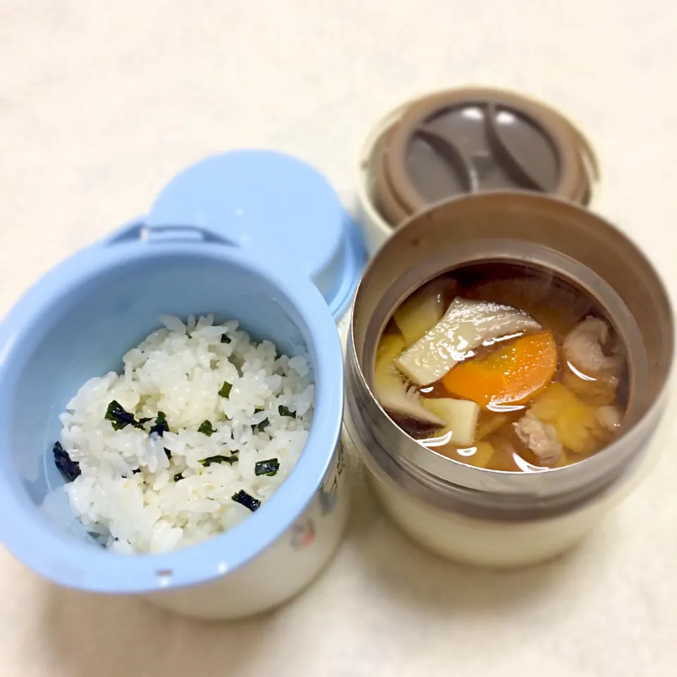 Snapdishの料理写真:わかめご飯

地鶏と大根エリンギ人参のすまし汁|Juneさん