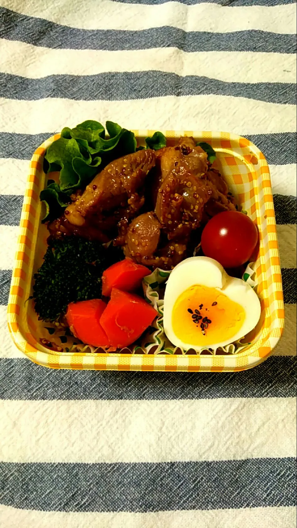 今日のお弁当 
 #にんじん #ブロッコリー #とりもも #トマト

 #ゆで卵|川村久美さん