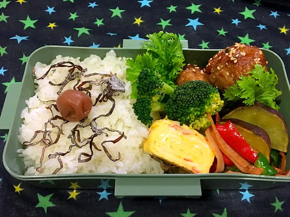 肉団子の甘辛のお弁当。|Chiharuさん