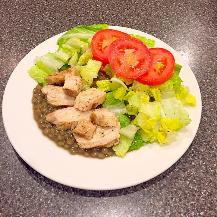 Lentils, grilled chicken and green salad.
Simple but totally On Plan? 😊👍|FitMomDoc19さん