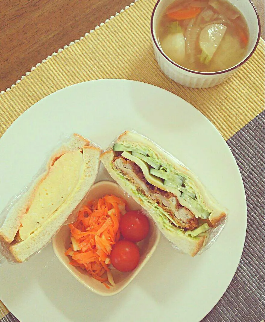 親子サンドイッチ(チキンカツサンドと厚焼き玉子サンド)|makikoさん